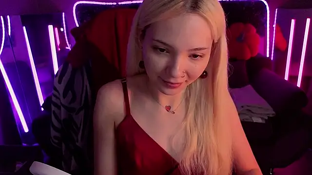 Snapshot of SandraBoyl chatting on 11-22-25, 02:21 SandraBoyl online show from 11-22-25, 02:21