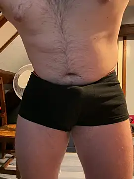 Snapshot of youlo71 chatting on 02-04-25, 02:32 youlo71 online show from 02-04-25, 02:32