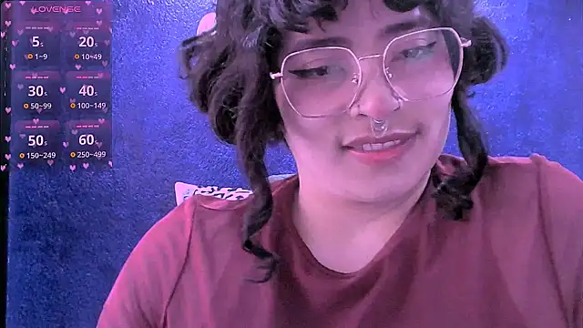 Snapshot of NinaYellow chatting on 06-17-26, 01:45 NinaYellow online show from 06-17-26, 01:45