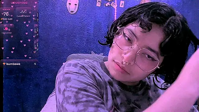 Snapshot of NinaYellow chatting on 07-02-26, 12:33 NinaYellow online show from 07-02-26, 12:33