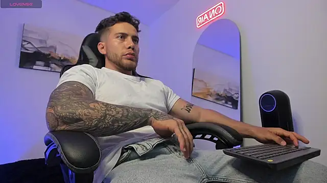 LucianSinclair online show from 12-25-24, 01:20