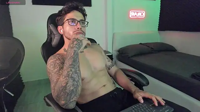 LucianSinclair online show from 11-26-25, 02:56