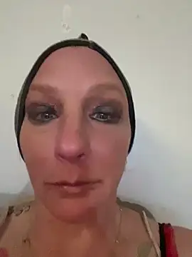 Everlyrose27 online show from 02-24-25, 08:14