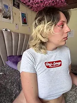 Snapshot of Enyeld_ruru chatting on 03-11-25, 01:34 Enyeld ruru online show from 03-11-25, 01:34