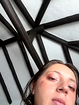 Snapshot of Enyeld_ruru chatting on 09-13-25, 01:22 Enyeld ruru online show from 09-13-25, 01:22