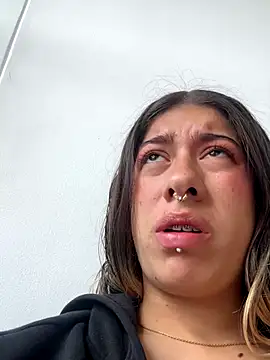 Snapshot of Enyeld_ruru chatting on 10-14-25, 04:30 Enyeld ruru online show from 10-14-25, 04:30