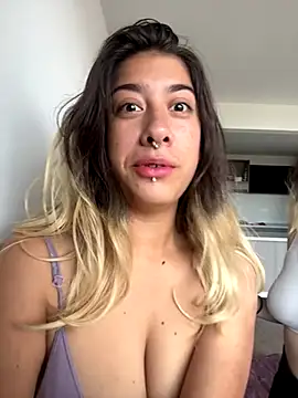 Snapshot of Enyeld_ruru chatting on 11-14-25, 08:07 Enyeld ruru online show from 11-14-25, 08:07