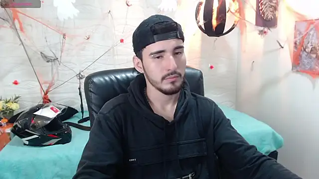 Snapshot of DmitriSanders chatting on 12-04-24, 12:08 DmitriSanders online show from 12-04-24, 12:08