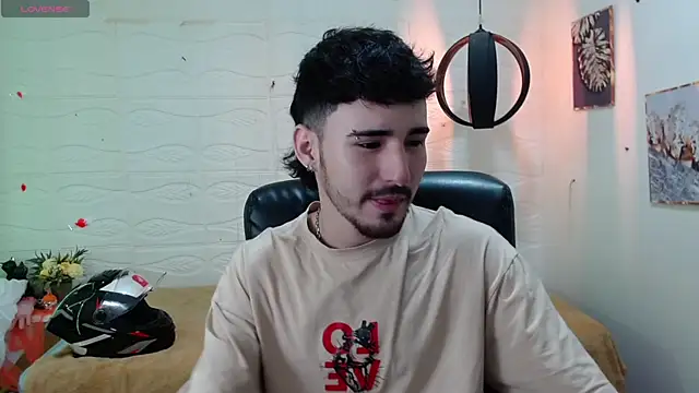 Snapshot of DmitriSanders chatting on 12-11-24, 08:39 DmitriSanders online show from 12-11-24, 08:39