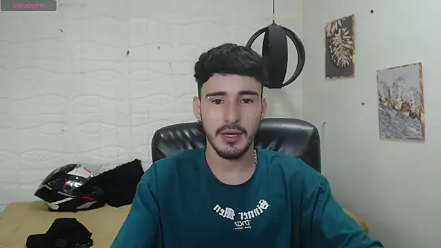 Snapshot of DmitriSanders chatting on 12-14-24, 07:03 DmitriSanders online show from 12-14-24, 07:03