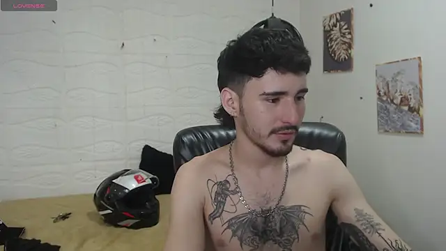 Snapshot of DmitriSanders chatting on 12-14-24, 10:07 DmitriSanders online show from 12-14-24, 10:07