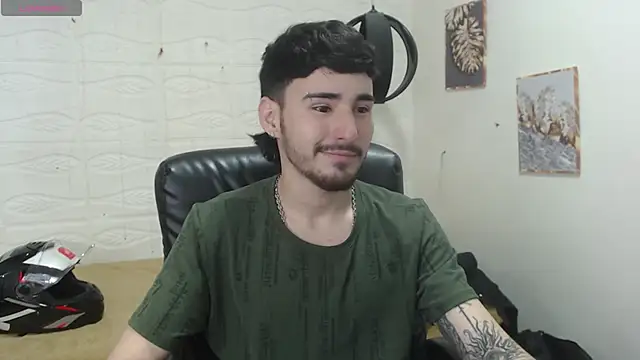 Snapshot of DmitriSanders chatting on 12-17-24, 02:55 DmitriSanders online show from 12-17-24, 02:55