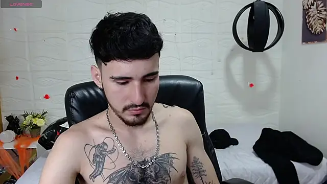 Snapshot of DmitriSanders chatting on 12-20-24, 01:03 DmitriSanders online show from 12-20-24, 01:03