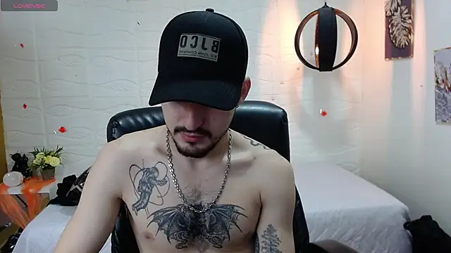 Snapshot of DmitriSanders chatting on 12-20-24, 01:11 DmitriSanders online show from 12-20-24, 01:11