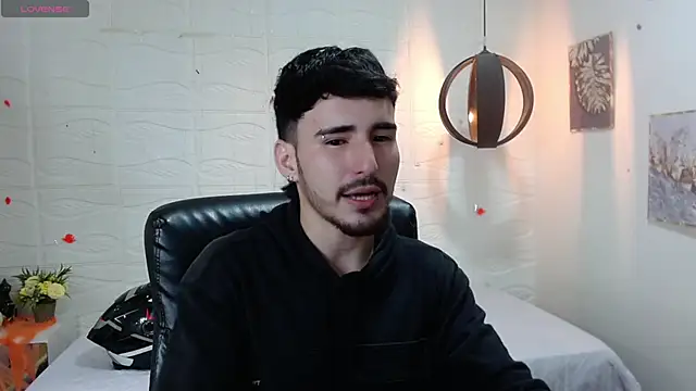 Snapshot of DmitriSanders chatting on 12-24-24, 02:43 DmitriSanders online show from 12-24-24, 02:43