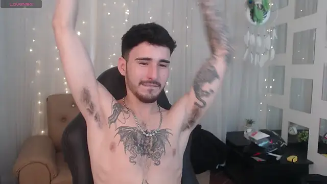 Snapshot of DmitriSanders chatting on 12-26-24, 11:24 DmitriSanders online show from 12-26-24, 11:24