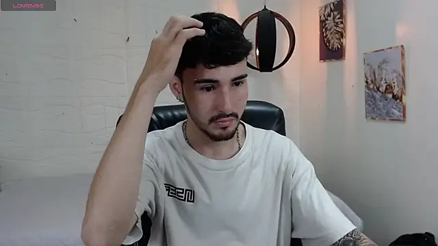 Snapshot of DmitriSanders chatting on 12-28-24, 12:36 DmitriSanders online show from 12-28-24, 12:36