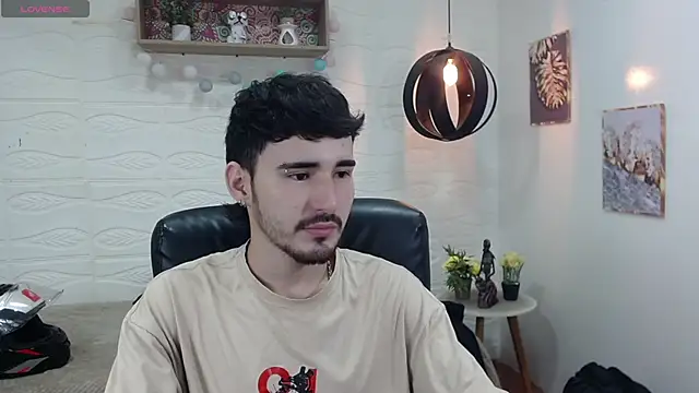 Snapshot of DmitriSanders chatting on 01-09-25, 08:22 DmitriSanders online show from 01-09-25, 08:22