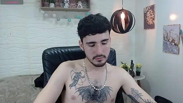 Snapshot of DmitriSanders chatting on 01-10-25, 02:25 DmitriSanders online show from 01-10-25, 02:25