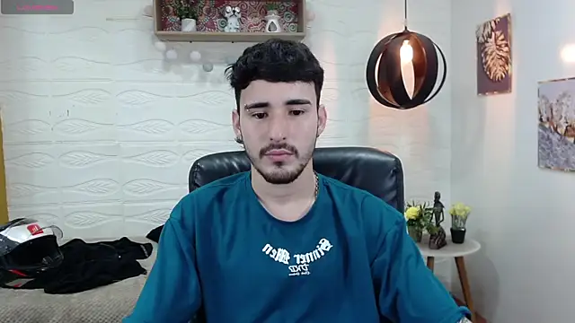 Snapshot of DmitriSanders chatting on 01-10-25, 08:26 DmitriSanders online show from 01-10-25, 08:26