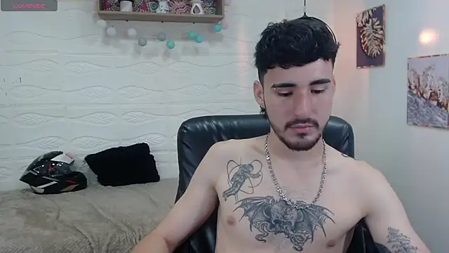 Snapshot of DmitriSanders chatting on 01-14-25, 11:48 DmitriSanders online show from 01-14-25, 11:48