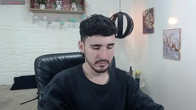 Snapshot of DmitriSanders chatting on 01-16-25, 08:36 DmitriSanders online show from 01-16-25, 08:36