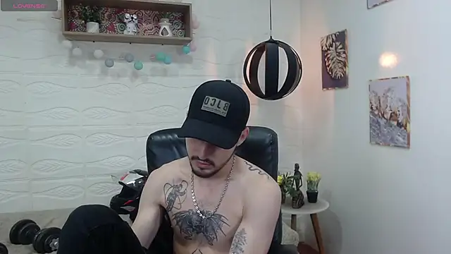 Snapshot of DmitriSanders chatting on 01-17-25, 02:50 DmitriSanders online show from 01-17-25, 02:50