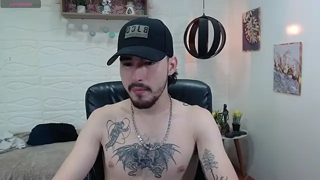 Snapshot of DmitriSanders chatting on 01-18-25, 08:51 DmitriSanders online show from 01-18-25, 08:51