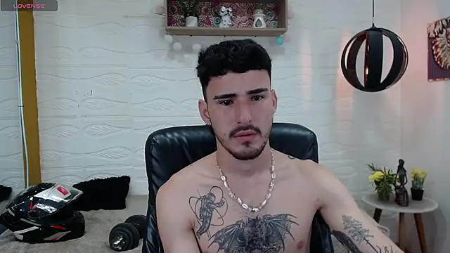 Snapshot of DmitriSanders chatting on 02-05-25, 12:10 DmitriSanders online show from 02-05-25, 12:10