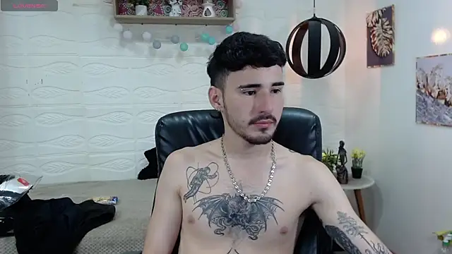 Snapshot of DmitriSanders chatting on 02-05-25, 05:42 DmitriSanders online show from 02-05-25, 05:42