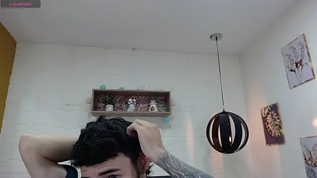 Snapshot of DmitriSanders chatting on 02-19-25, 08:52 DmitriSanders online show from 02-19-25, 08:52