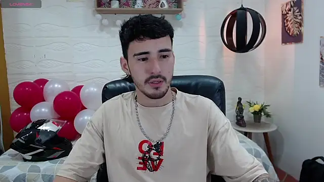 Snapshot of DmitriSanders chatting on 02-20-25, 08:58 DmitriSanders online show from 02-20-25, 08:58