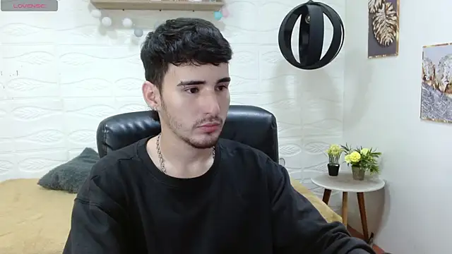 Snapshot of DmitriSanders chatting on 03-22-25, 08:04 DmitriSanders online show from 03-22-25, 08:04