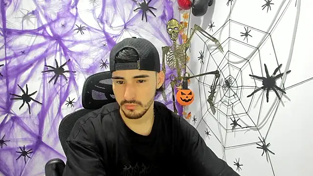 Snapshot of DmitriSanders chatting on 09-28-25, 01:22 DmitriSanders online show from 09-28-25, 01:22