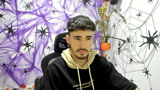 Snapshot of DmitriSanders chatting on 09-30-25, 09:31 DmitriSanders online show from 09-30-25, 09:31