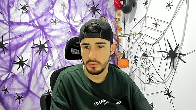 Snapshot of DmitriSanders chatting on 10-16-25, 12:11 DmitriSanders online show from 10-16-25, 12:11