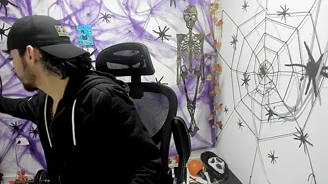 Snapshot of DmitriSanders chatting on 12-18-25, 03:12 DmitriSanders online show from 12-18-25, 03:12