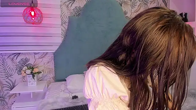 Snapshot of bellaa_becca chatting on 02-04-25, 06:06 bellaa becca online show from 02-04-25, 06:06