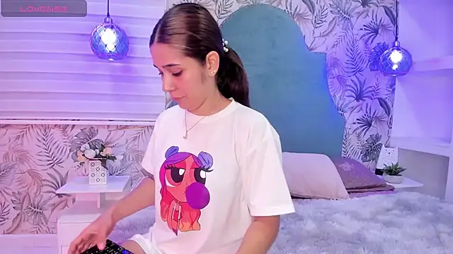 Snapshot of bellaa_becca chatting on 02-06-25, 07:40 bellaa becca online show from 02-06-25, 07:40