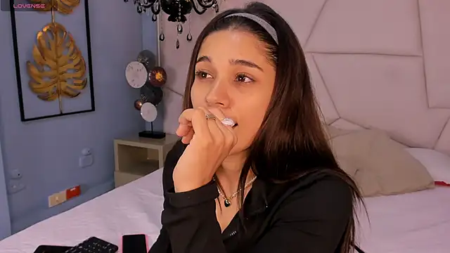 Snapshot of bellaa_becca chatting on 11-21-25, 06:39 bellaa becca online show from 11-21-25, 06:39