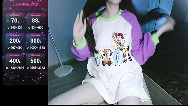 Snapshot of _Viviann_ chatting on 03-05-25, 04:02 Viviann online show from 03-05-25, 04:02