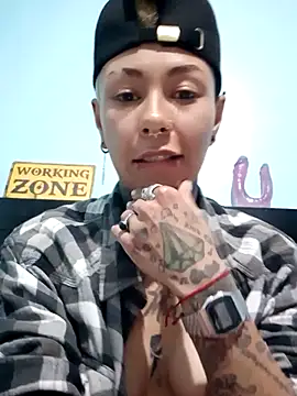 Snapshot of real_fenix chatting on 02-08-25, 05:40 real fenix online show from 02-08-25, 05:40