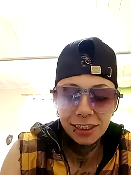 Snapshot of real_fenix chatting on 03-21-25, 09:01 real fenix online show from 03-21-25, 09:01