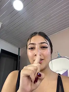 Snapshot of lili_turner chatting on 12-10-24, 01:22 lili turner online show from 12-10-24, 01:22