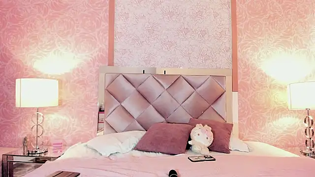 Lezy  online show from 10-31-25, 07:37