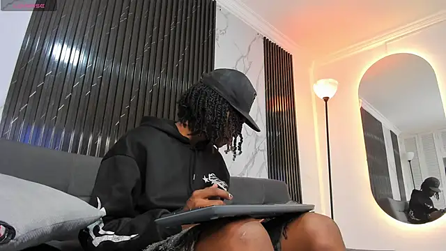 Snapshot of BRYXXXON1 chatting on 12-10-24, 04:13 BRYXXXON1 online show from 12-10-24, 04:13