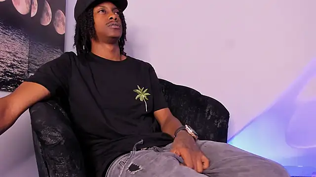 Snapshot of BRYXXXON1 chatting on 10-05-25, 04:49 BRYXXXON1 online show from 10-05-25, 04:49