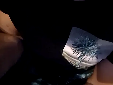 Snapshot of Dogz_n_daugthers chatting on 12-19-24, 09:28 Dogz n daugthers online show from 12-19-24, 09:28