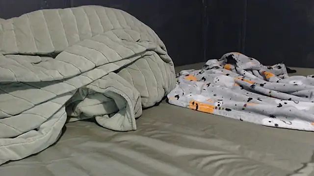 Snapshot of Dogz_n_daugthers chatting on 01-20-25, 06:10 Dogz n daugthers online show from 01-20-25, 06:10