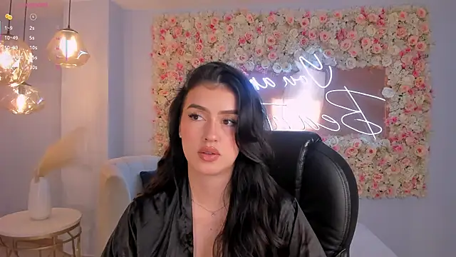 PaulinaSantos  online show from 11-01-25, 08:11